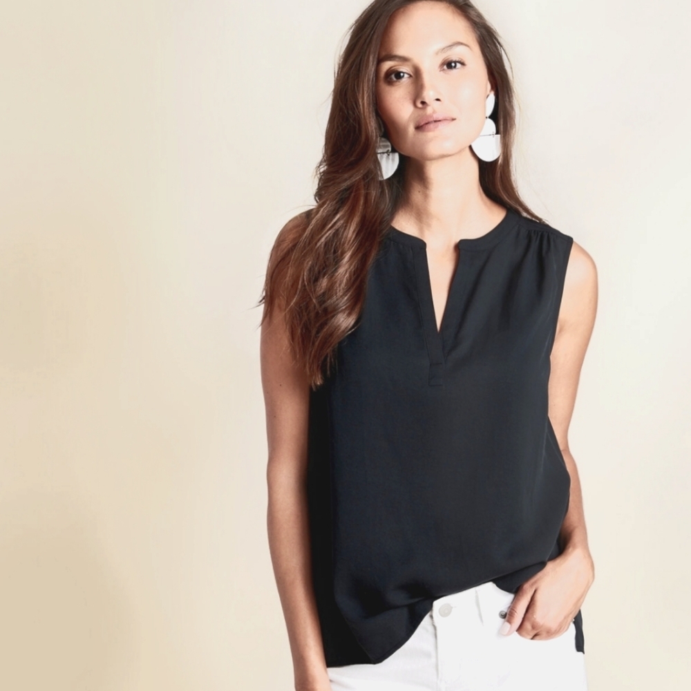 Vineyard Vines Notched V Neck Sleeveless Blouse in Washed Black Sz. S